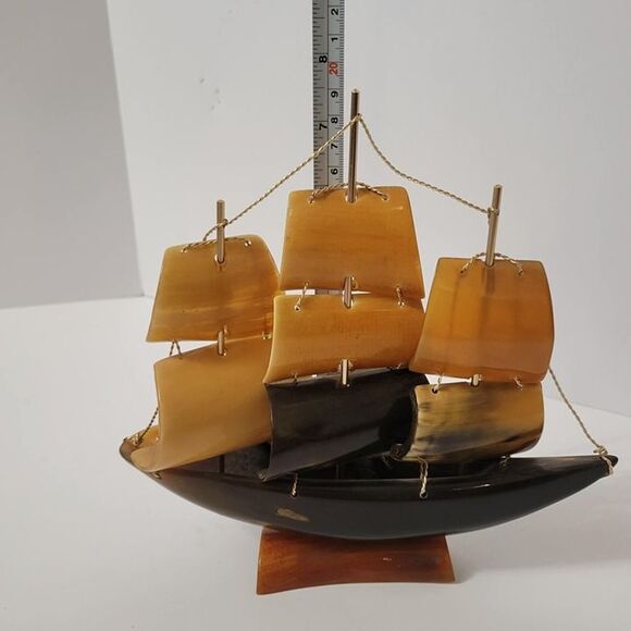 Vintage Desk Top Sail Boat Made of Genuine Cow Bull Horn Made in Italy - Picture 6 of 7